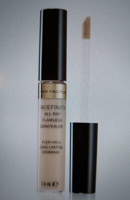 Korektor Facefinity all day flawless 020