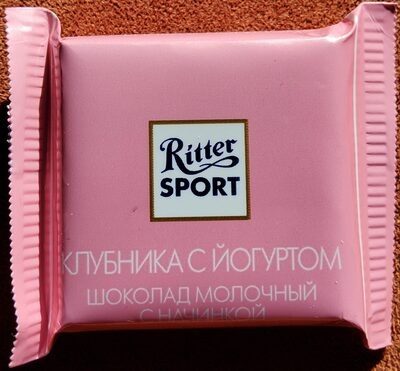 Клубника с йогуртом шоколад с молочной начинкой