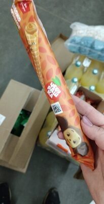 Молоко смущённое с сахаром варёное в вафельной трубочке