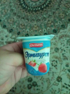 Продукт йогуртный пастеризованный молочный с клубникой "Эрмигурт. Молочный"