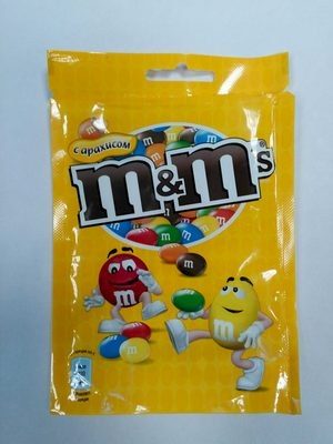 Драже M&M's® с арахисом и молочным шоколадом, покрытое хрустящей разноцветной глазурью