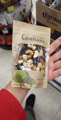 Орехи изюм