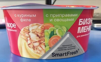 Пюре картофельное с куриные филе, приправами и овощами