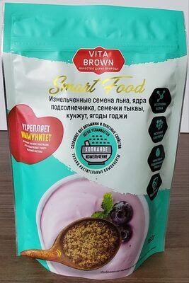 Измельченные семена льна, ядра подсолнечника, семечки тыквы, кунжут, ягоды годжи