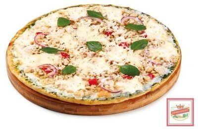 Пицца с курицей и соусом песто